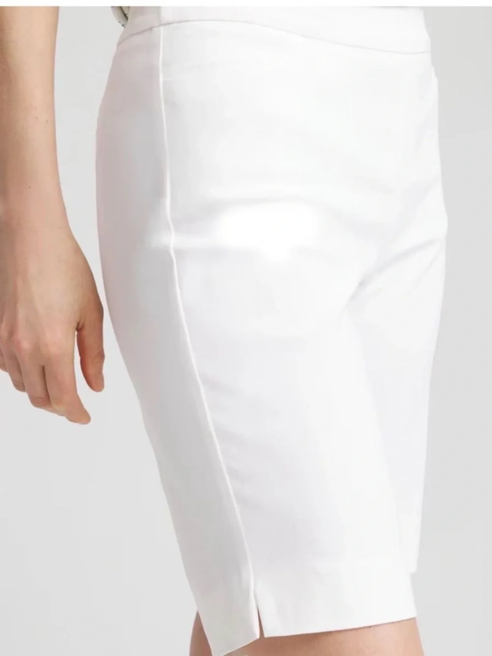 NWT Chico's White Slim Stretch Pull On Bermuda Shorts Size 1.5 (10)